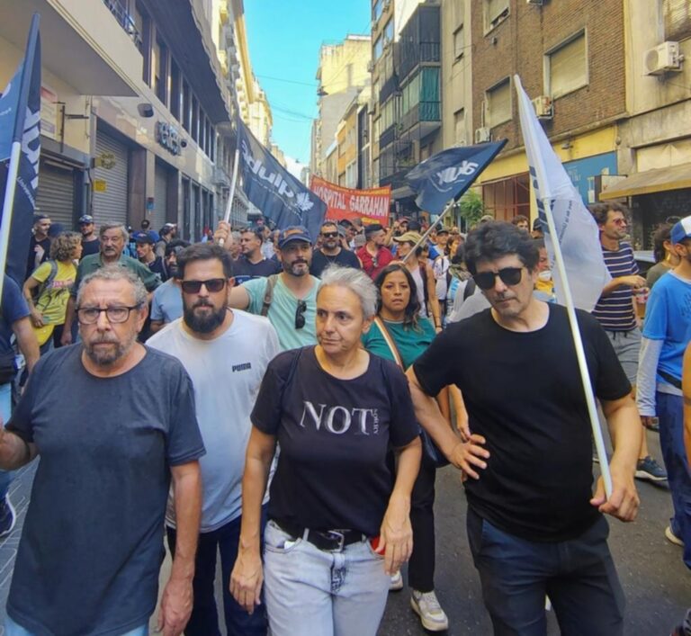 Nuevo paro: Se movilizan los docentes universitarios.