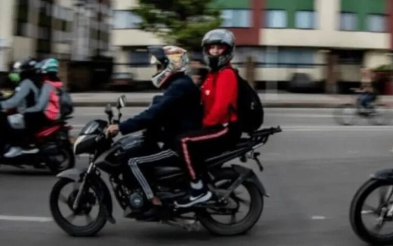En Provincia podrían prohibir que circulen dos personas por moto para «prevenir ilícitos»
