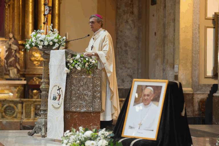 El país comenzó a despedir al Papa Francisco.