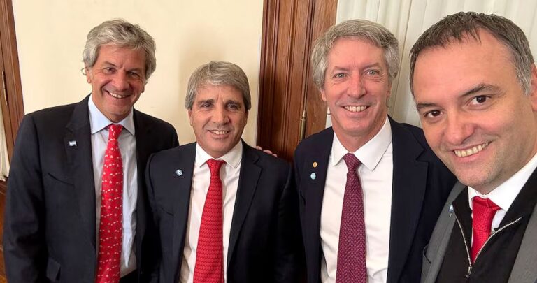 Dólares “del colchón”: cómo será el blindaje que busca el Gobierno por ley y qué falta saber de las nuevas medidas