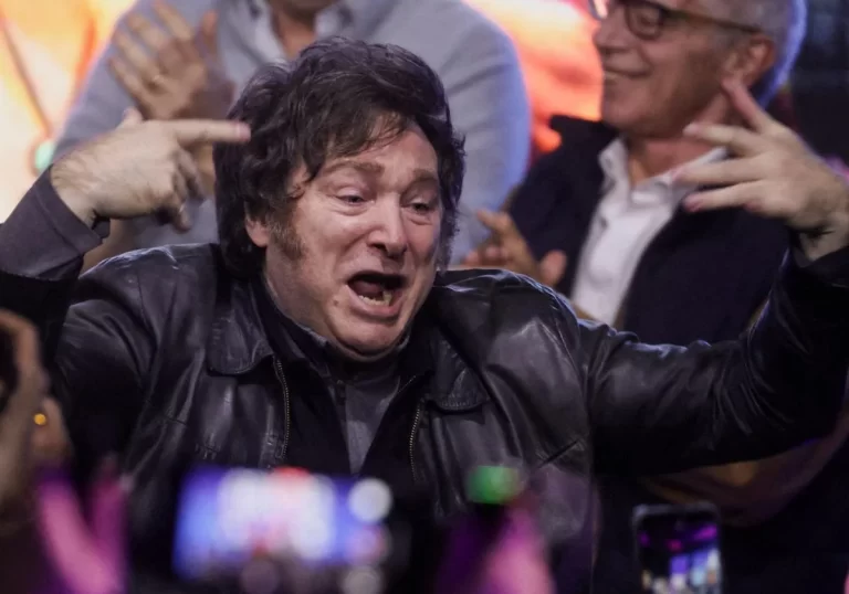 El Gobierno de Milei limita por decreto el derecho a huelga en Argentina