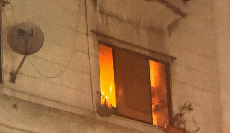 Voraz incendio en Monserrat: 11 personas asistidas y una derivada al hospital Ramos Mejía