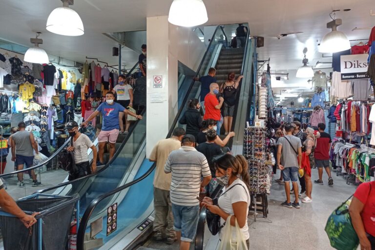 La Justicia ordenó levantar la clausura de las ferias que funcionan en La Salada