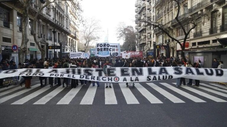Multitudinaria protesta del Garrahan contra el ajuste del Gobierno