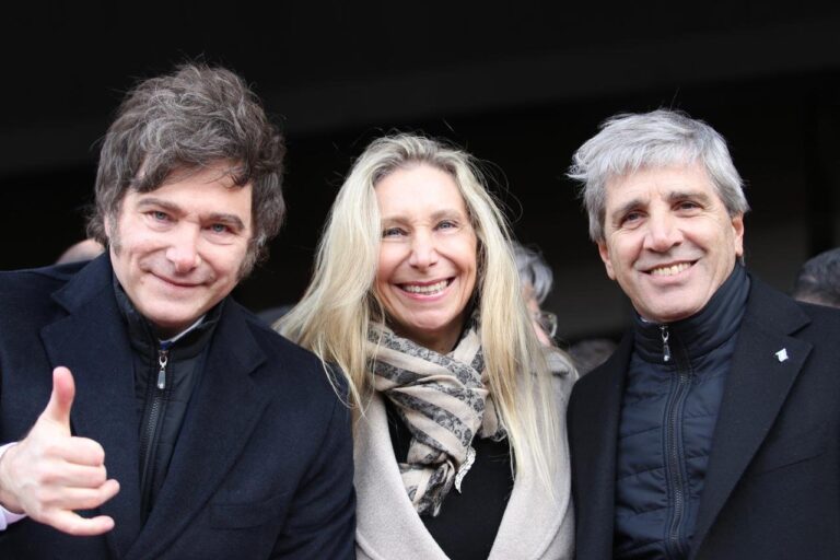 Caputo aceleró las tasas de interés hasta el doble de la inflación