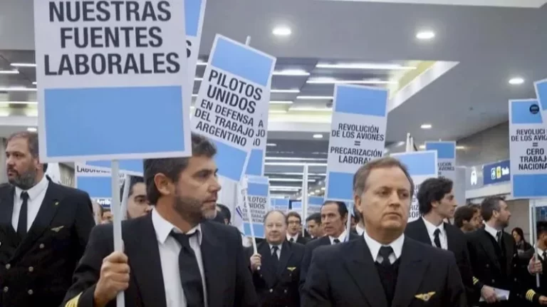 Dictan la conciliación obligatoria para evitar el paro de pilotos: habrá vuelos en vacaciones