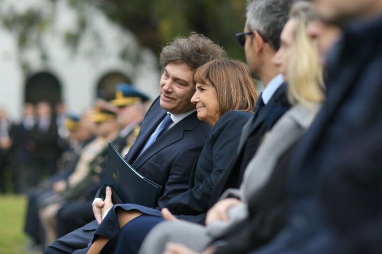 Milei pierde dos ministros y deberá reconfigurar el Gabinete