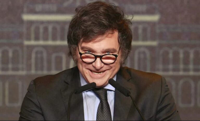 Milei desafía al pueblo y reafirma su programa económico