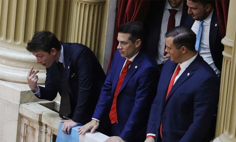 La interna libertaria estalló en las redes tras la derrota electoral