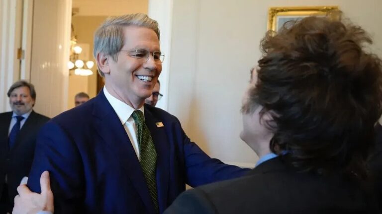 Estados Unidos confirmó “estar dispuesto” a ayudar a Milei