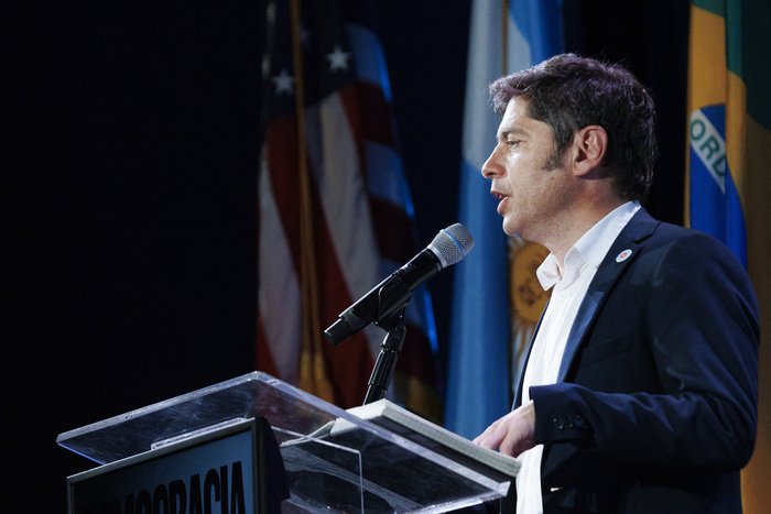 Kicillof viajó a Nueva York para homenajear a “Pepe” Mujica