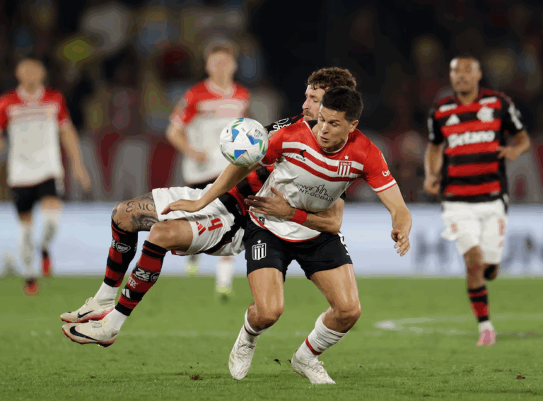 Estudiantes, del infierno al milagro: el gol del final le da ilusión de remontada