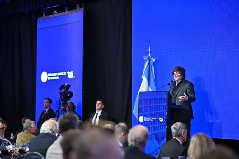 Milei vinculó la incertidumbre política con la suba del riesgo país