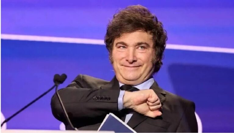 Milei promete abundancia mientras el país se hunde en la recesión