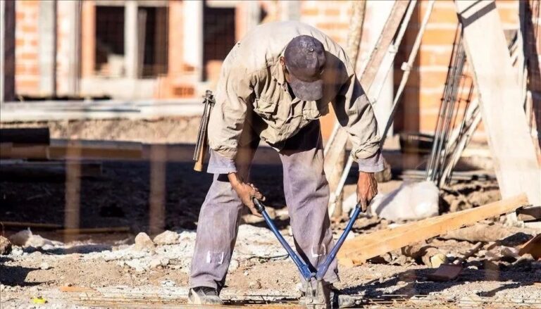 La precarización avanza: el Gobierno impulsa los “salarios dinámicos”