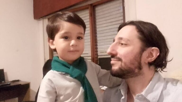 Doble femicidio y secuestro de un niño en Córdoba