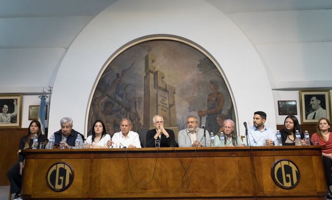 La CGT llamó a “reventar las urnas” y respaldó a Jorge Taiana en un acto contra la reforma laboral de Milei