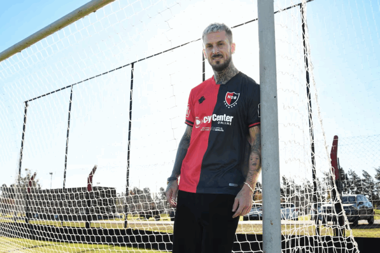 Tras jugar apenas nueve partidos y no marcar goles, Darío Benedetto acordó su salida anticipada de Newell’s