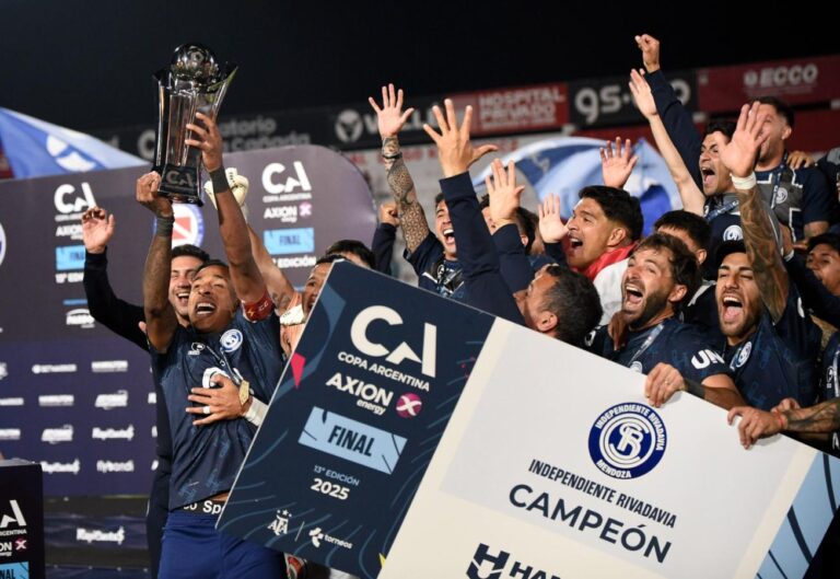En una final electrizante, Independiente Rivadavia le ganó por penales a Argentinos y se coronó campeón de la Copa Argentina