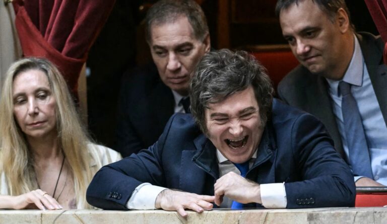 Milei oficializa el llamado a extraordinarias y activa su ofensiva laboral