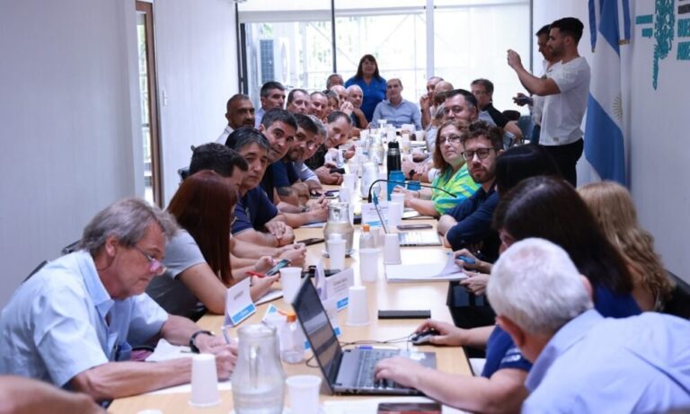 Estatales y docentes bonaerenses continúan esperando la paritaria salarial