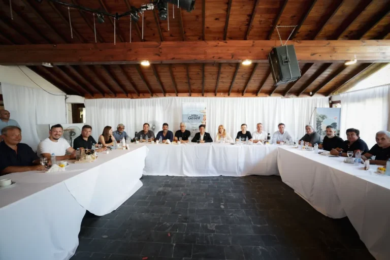 Kicillof lanzó la expansión nacional del Movimiento Derecho al Futuro