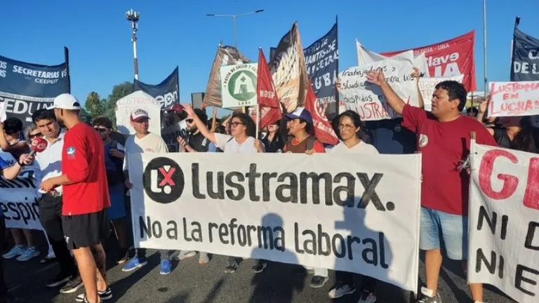 Lustramax: denuncian que la empresa ensaya la reforma laboral con despidos y presión estatal