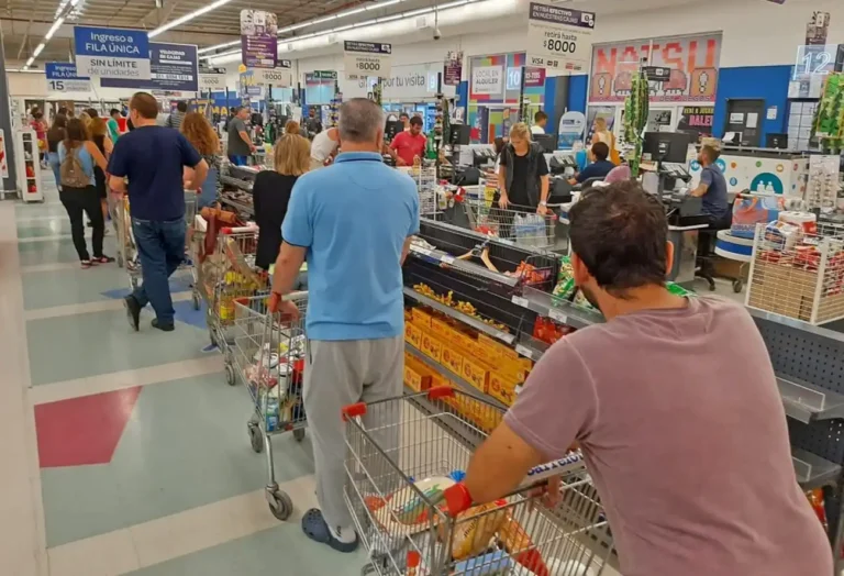 Una familia tipo necesitó más de $1,3 millones para no ser pobre a fin de 2025