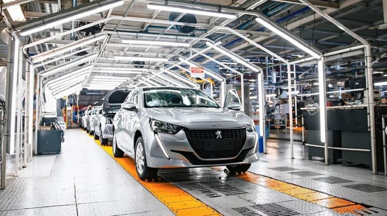 La industria acumula ocho meses de retroceso