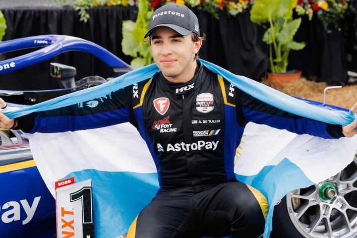 Histórico triunfo del piloto argentino Alessandro De Tullio en la Indy NXT: “Vamos por más”