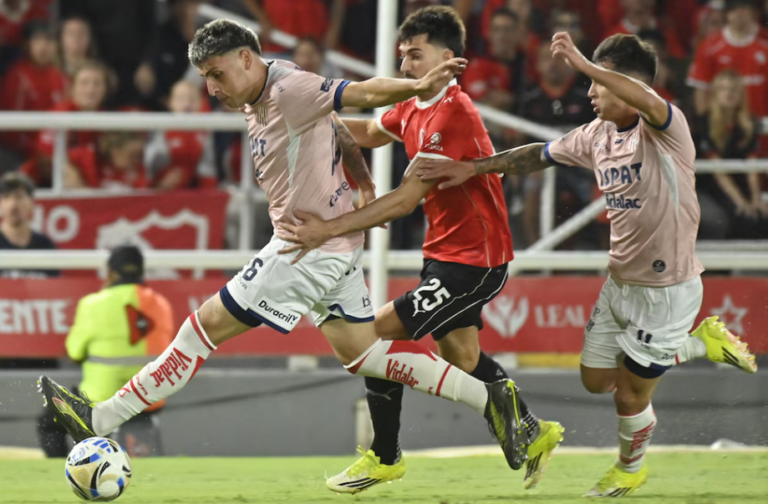 Independiente empató sobre el final 4-4 contra Unión en Avellaneda y da pelea en la Zona A del Torneo Apertura