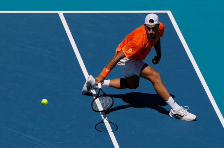 Francisco Cerúndolo ganó con autoridad y se metió entre los ocho mejores del Masters 1000 de Miami