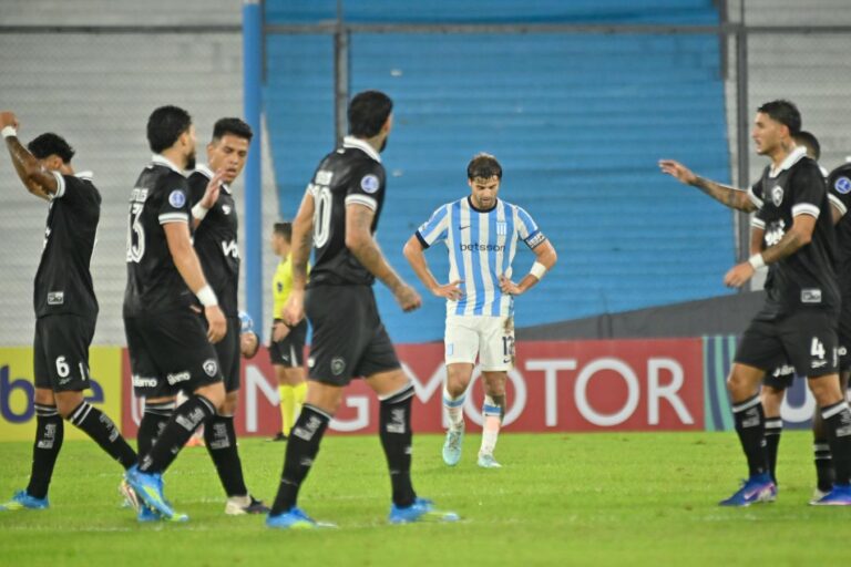Racing cayó 3-2 con Botafogo en el último minuto y se complicó en la Copa Sudamericana