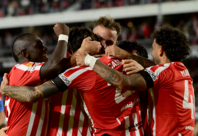 Estudiantes de La Plata visitará a Independiente Medellín en su estreno por la Copa Libertadores: hora, TV y formaciones