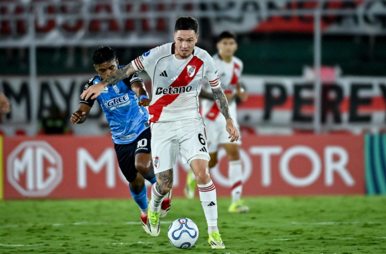 River jugó con diez hombres desde los cuatro minutos y empató 1-1 ante Blooming por la Copa Sudamericana