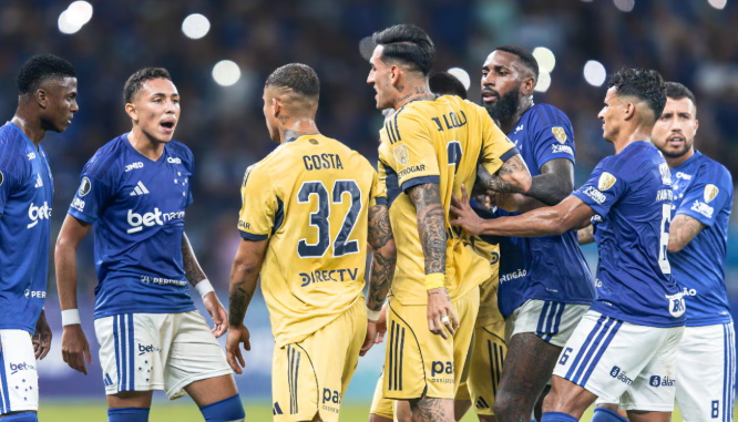 En un partido cargado de polémica, Boca cayó 1-0 con Cruzeiro en Brasil y sufrió su primera derrota en la Libertadores