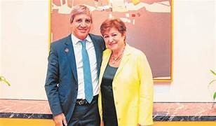 Luis Caputo llega a EE.UU. para participar de una cumbre con el FMI y busca destrabar la revisión del acuerdo