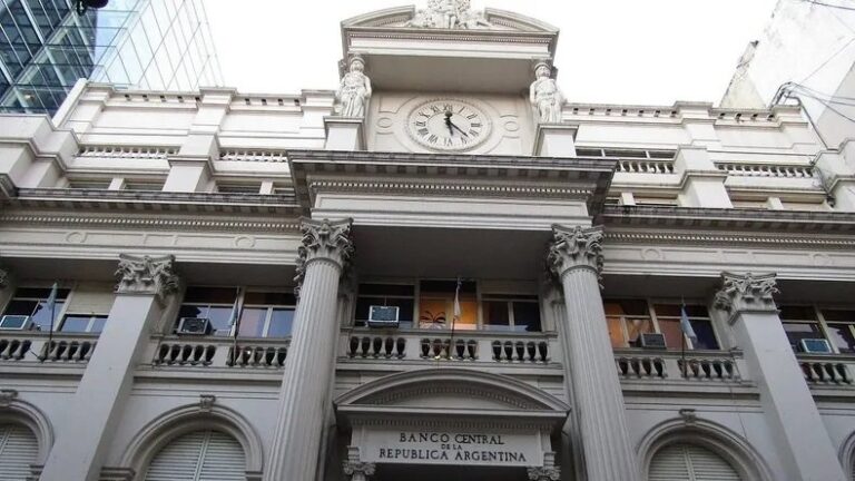 El Gobierno consiguió superávit fiscal en marzo