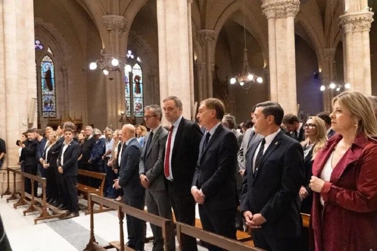 El arco político rindió homenaje al Papa Francisco
