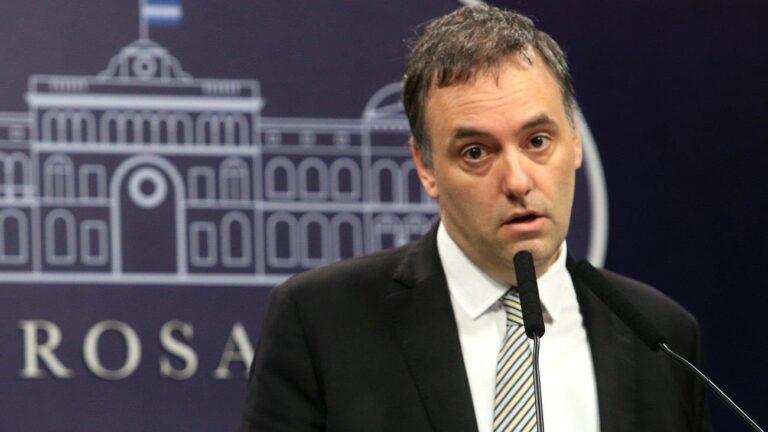 Adorni retoma su rol de vocero oficial