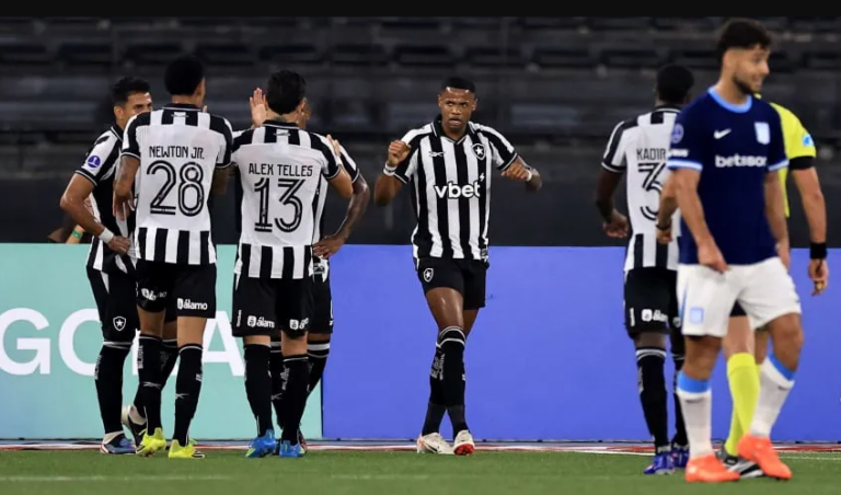 Racing cayó 2-1 ante Botafogo en Río de Janeiro y quedó al borde de la eliminación en la Copa Sudamericana