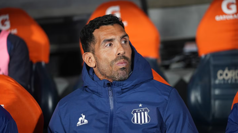 Carlos Tévez dejó de ser el entrenador de Talleres tras la eliminación ante Belgrano en el clásico de Córdoba