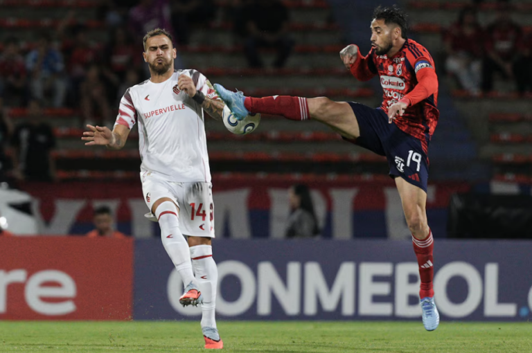 Estudiantes recibirá a Independiente Medellín con la obligación de ganar para clasificar a octavos de la Libertadores: hora, TV y formaciones