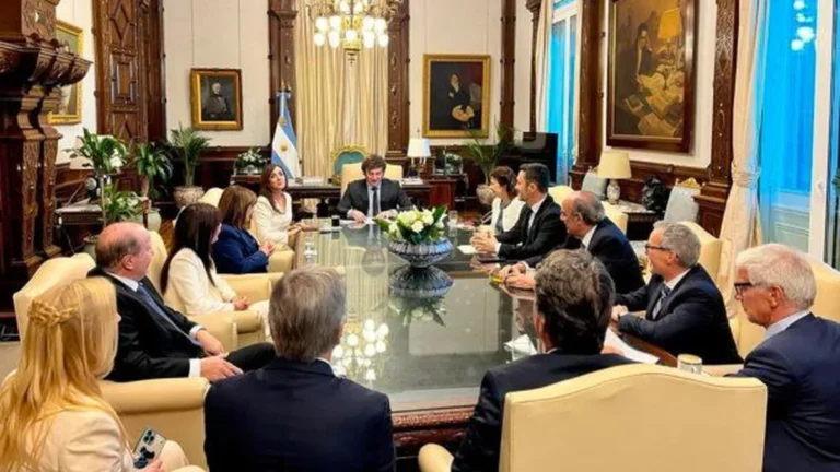 Javier Milei reúne al Gabinete para respaldar a Manuel Adorni y avanzar con el plan de reformas para 2026
