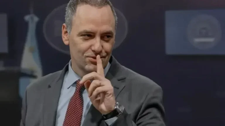 Manuel Adorni resiste el avance de la investigación sobre su patrimonio e intensifica su agenda pública
