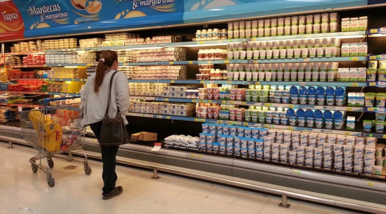 El consumo sigue en caída: supermercados, kioscos y farmacias sienten el golpe