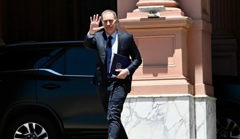 Santilli llega a la Jefatura de Gabinete y retiene Interior: manejará el vínculo con los gobernadores y la oposición dialoguista