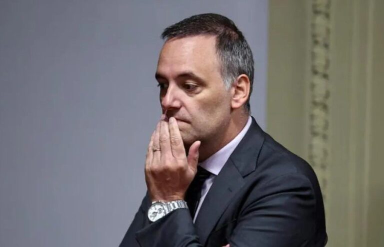 Adorni demora la presentación de su declaración jurada