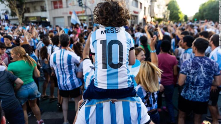 Mundial y cábalas: por qué hasta los hinchas más racionales repiten rituales cuando juega la Selección