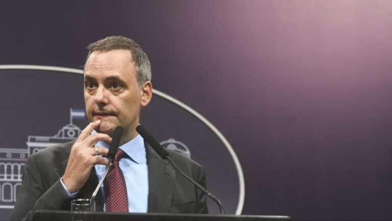 “Una plata que encontramos con mi hermano” y otras frases de Manuel Adorni sobre su declaración jurada
